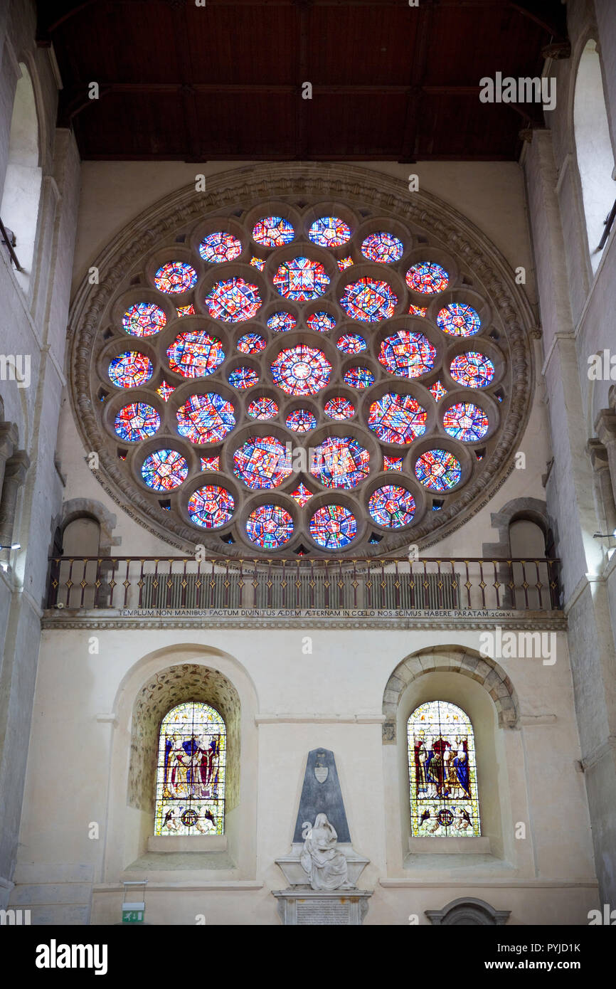 Transetto nord rosone, la cattedrale e la chiesa abbaziale di Saint Alban, St Albans, Hertfordshire, Inghilterra Foto Stock