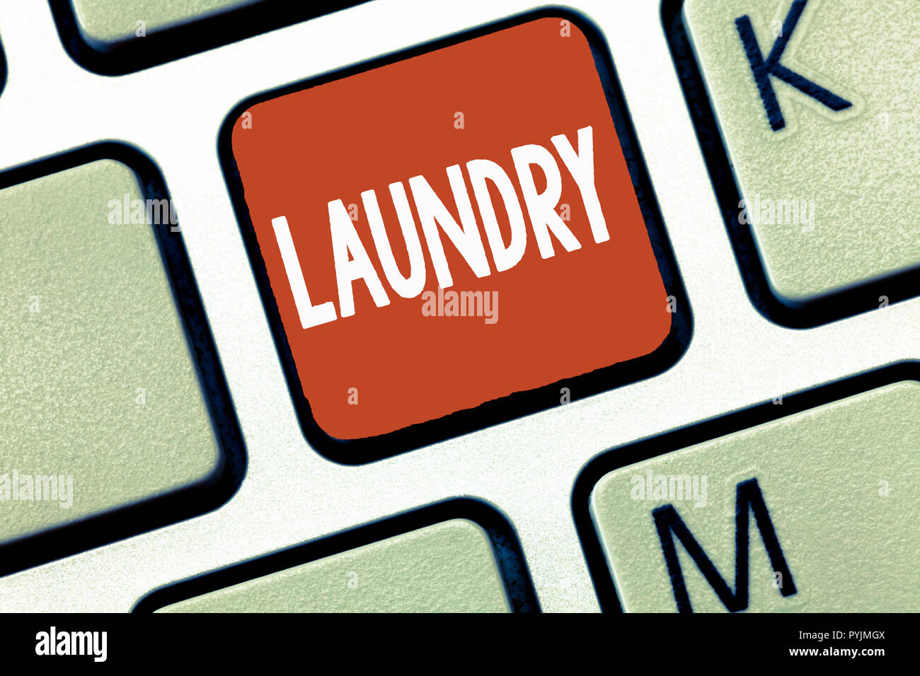 Conceptual la scrittura a mano che mostra servizio lavanderia. Business photo vetrina per camera per la pulizia di macchine per il lavaggio di indumenti di tessuti devono essere lavati. Foto Stock