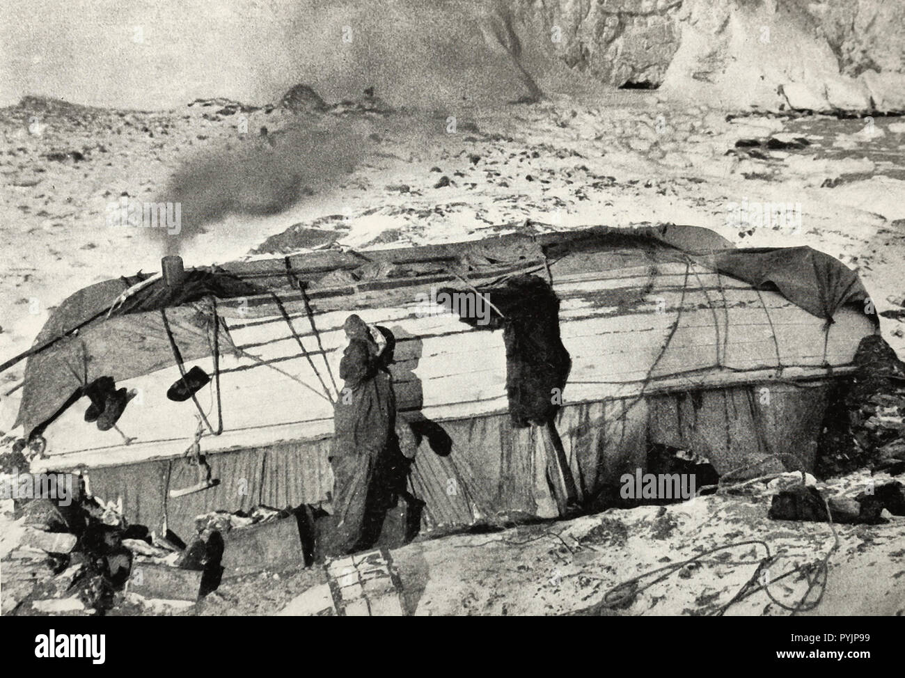 Il 'Snuggery' dove venti una fregata uomini abitavano pranzo come sardine - Elephant Island durante la spedizione di Shackleton Foto Stock