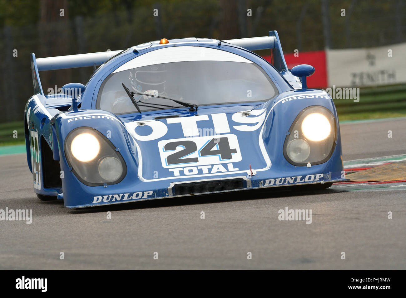 Imola, Italia. 26 ott 2018. Imola Classic 26 Ottobre 2018: RONDEAU M382 1982 ex Henri Pescarolo guidato dal signor Giovanni di B e Soheil Ayari durante la sessione di prove libere sul circuito di Imola, Italia. Credito: dan74/Alamy Live News Foto Stock
