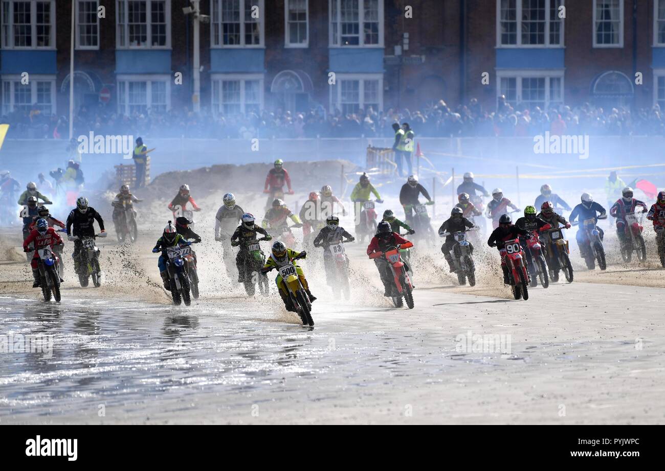 Spiaggia di Weymouth motocross, Dorset. Credito: Finnbarr Webster/Alamy Live News Foto Stock