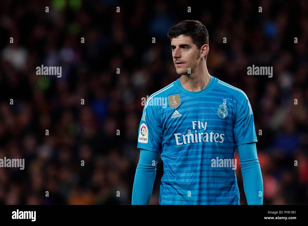 Camp Nou, Barcellona, Spagna. 28 ott 2018. La Liga calcio, Barcellona contro il Real Madrid; Thibaut Courtois del Real Madrid sconsolato dopo il traguardo per 4-1 Credito: Azione Sport Plus/Alamy Live News Foto Stock