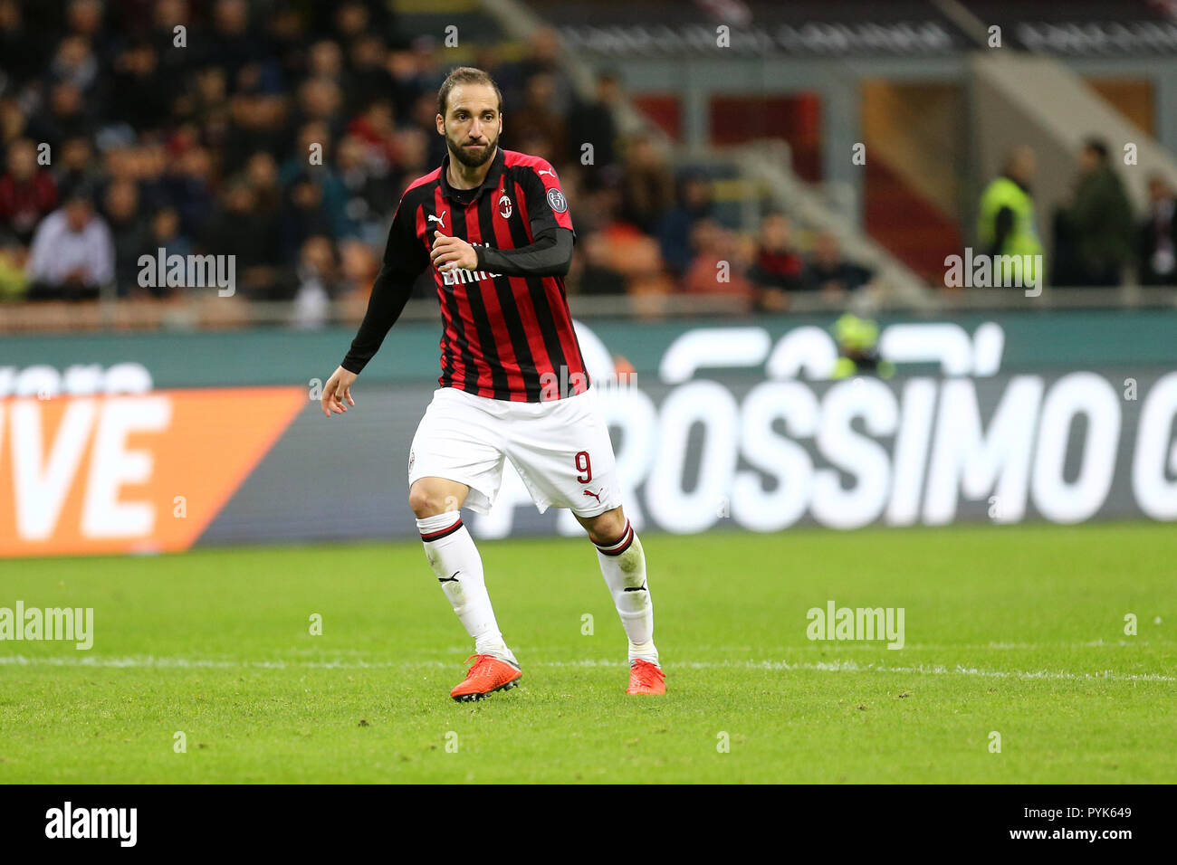 Milano, Italia. 28 ottobre, 2018. Gonzalo Higuain del Milan in azione durante la serie di una partita di calcio tra AC Milan e UC Sampdoria. Foto Stock