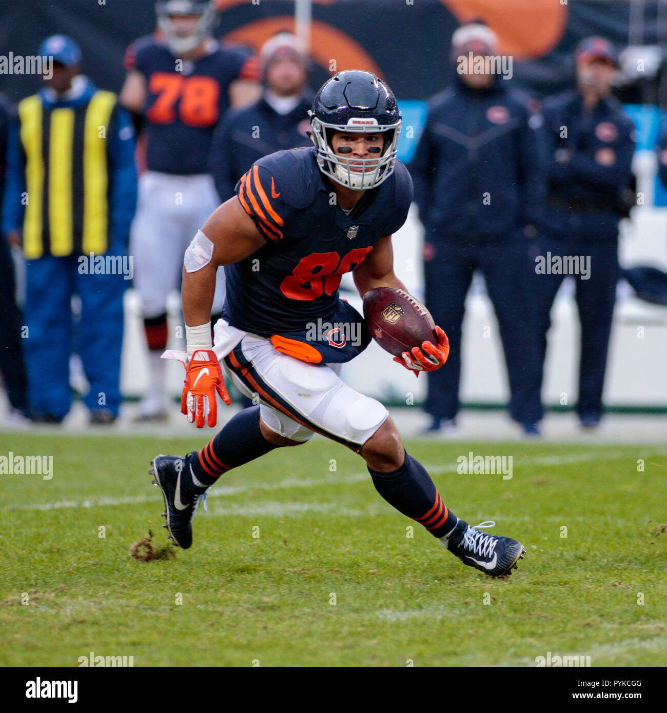 Chicago, Illinois, Stati Uniti d'America. 28 ott 2018. - Porta #80 Trey Burton in azione durante il gioco di NFL tra il New York getti e Chicago Bears al Soldier Field di Chicago, IL. Fotografo: Mike Wulf Credito: csm/Alamy Live News Foto Stock