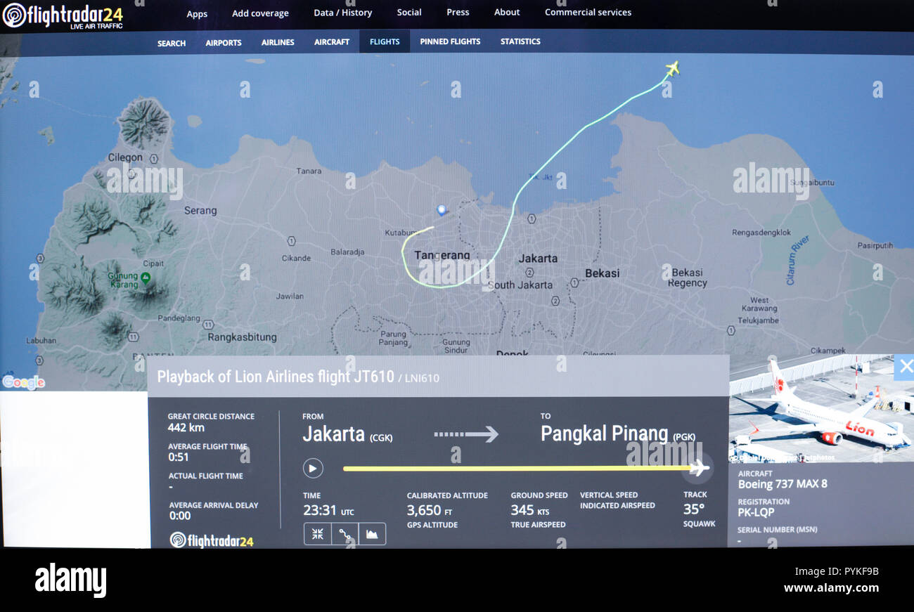 Screengrab. 29 ott 2018. La traiettoria del velivolo è visto nella Flightradar24 applicazione del Lion Air JT 610 incidente aereo nel mare di Giava, Karawang, West Java. Indonesiano funzionari (Basarnas) detto 188 persone erano a bordo. Credito: SOPA Immagini limitata/Alamy Live News Foto Stock