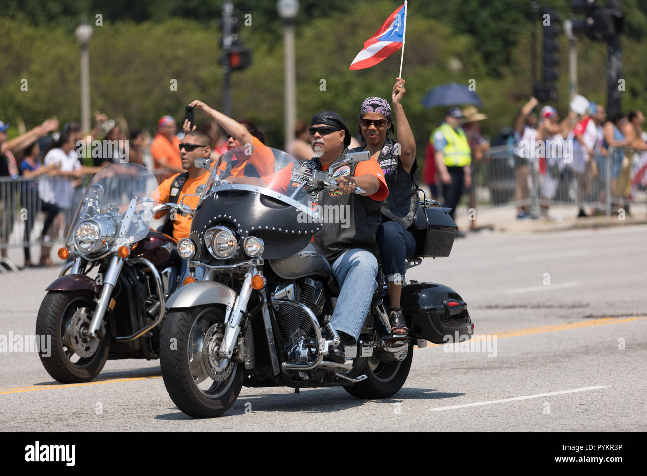 Chicago, Illinois, Stati Uniti d'America - 16 Giugno 2018: Il Puerto Rican Day Parade, membri del PUERTO RICO Motorcycle Association Inc. a guidare moto con th Foto Stock
