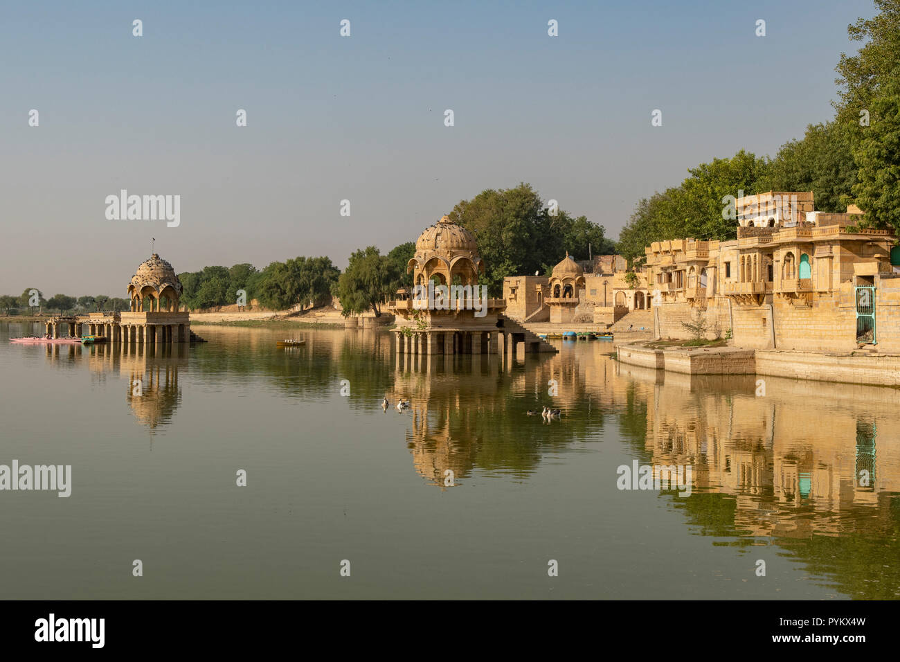 Gadisar Lake, Jaisalmer, Rajasthan, India Foto Stock