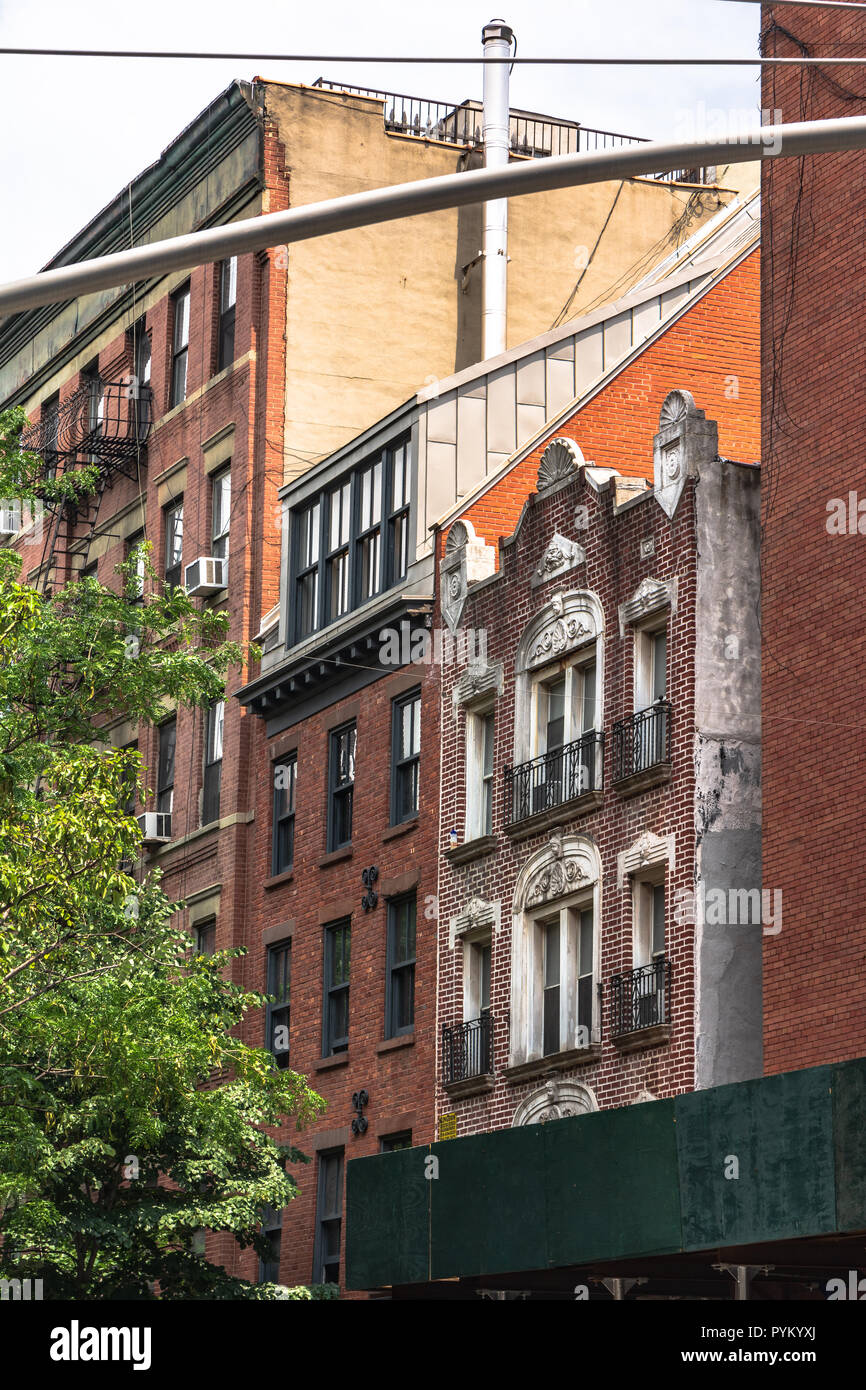 Vista delle vecchie case del quartiere Nolita, Manhattan NYC Foto Stock
