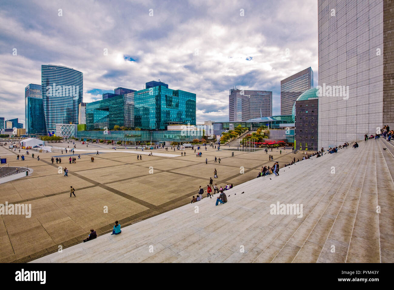 Francia,Paris La Defense, gradines del grand Arc base Foto Stock