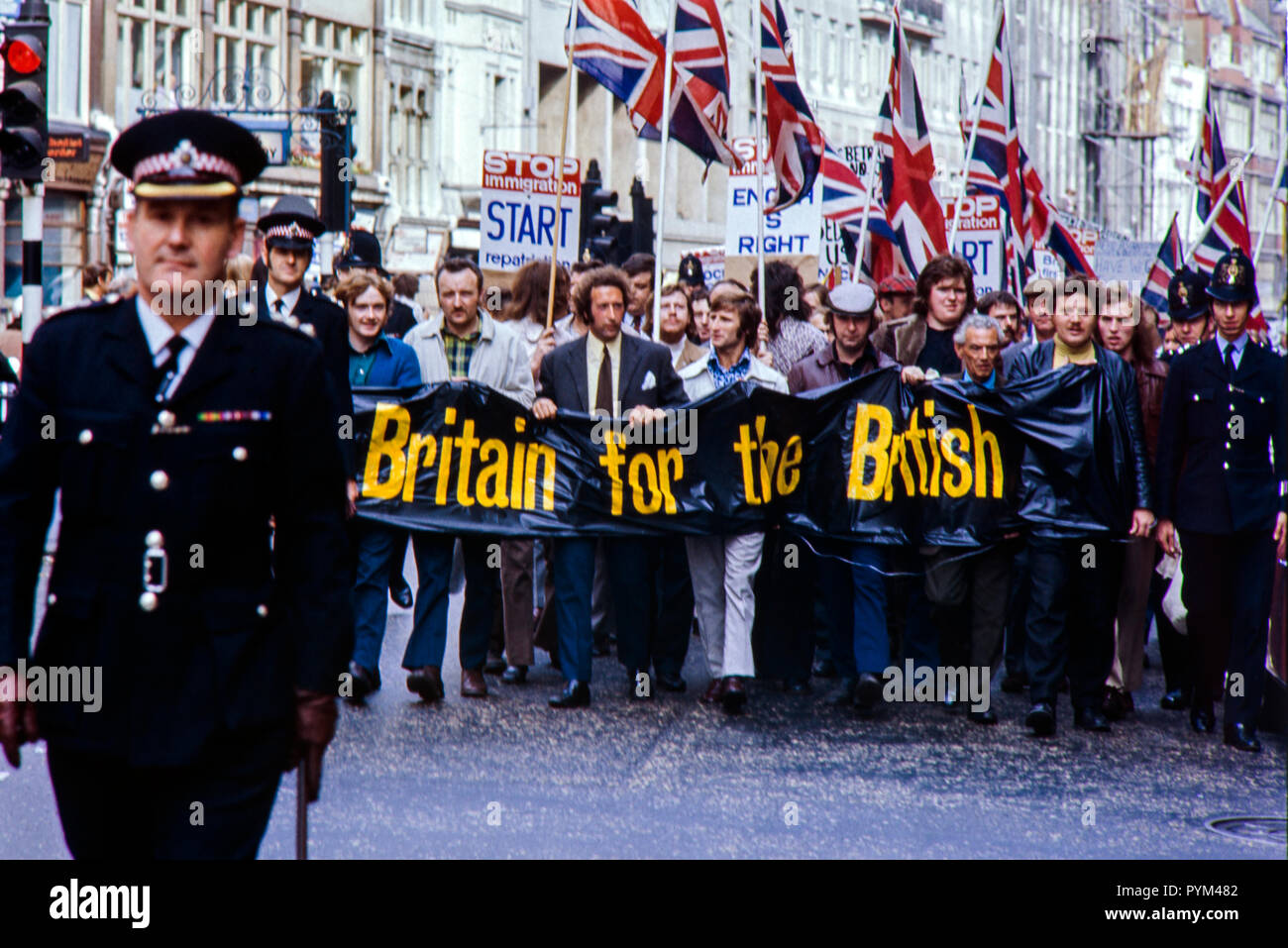 Fronte Nazionale (NF) marzo a Londra durante gli anni settanta Foto Stock