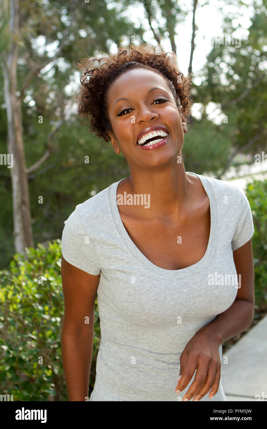 Ritratto di un Africano donna americana di esercizio. Foto Stock