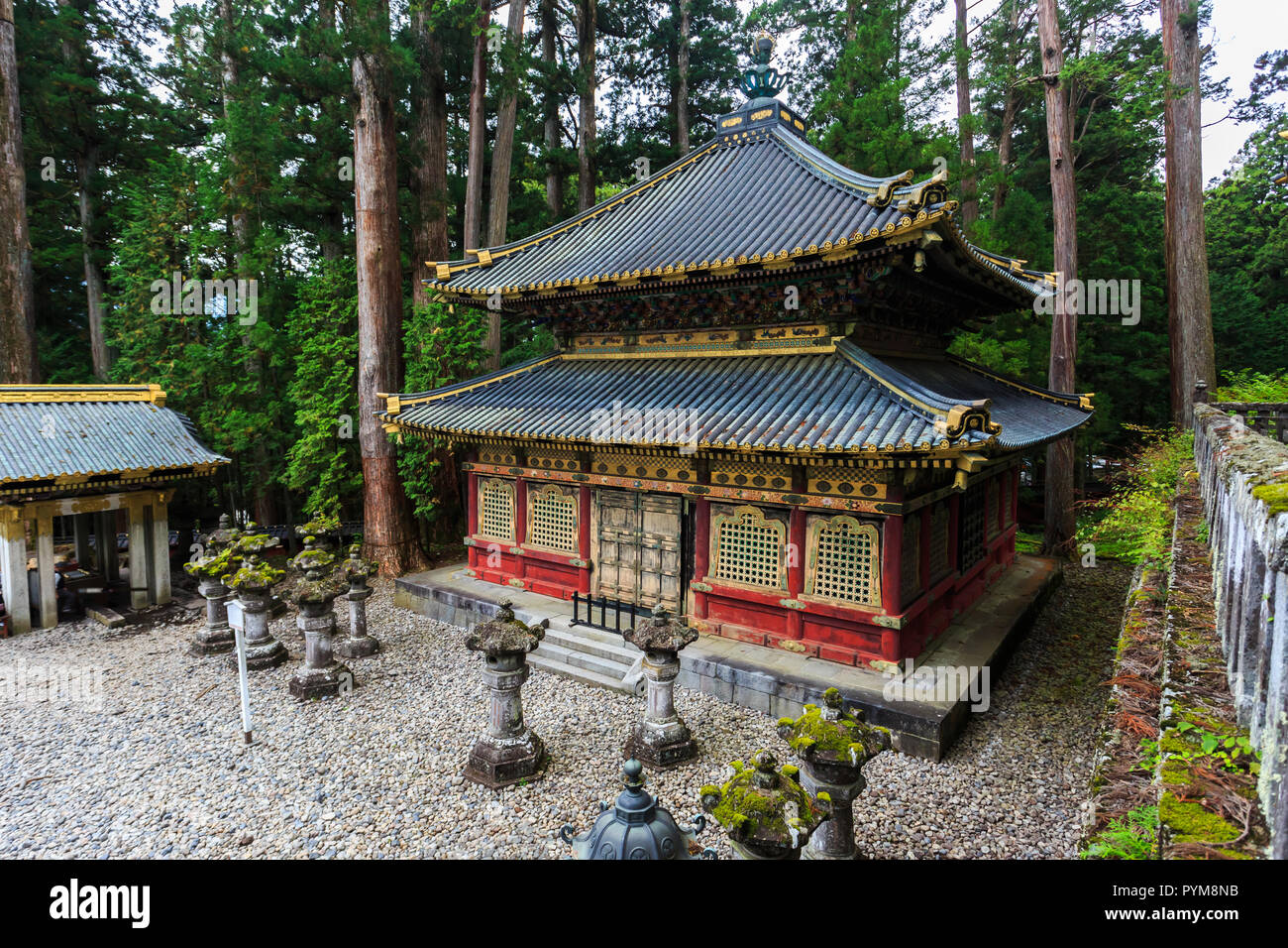 Al Santuario di Toshogu tempio di Nikko in autunno, Giappone. Foto Stock