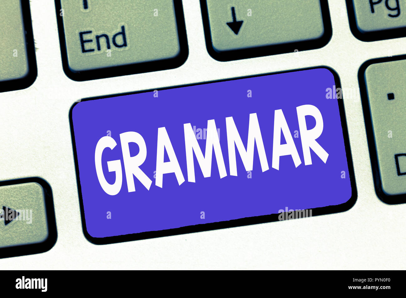 La scrittura della nota mostra la grammatica. Business photo vetrina per il sistema e la struttura di una lingua corretta corretta scrittura delle regole. Foto Stock