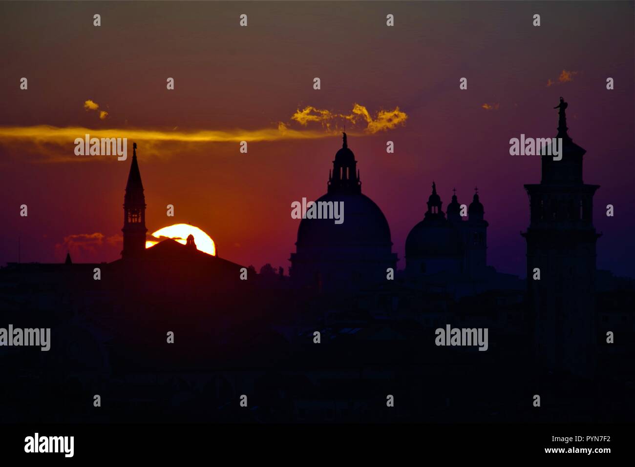 Sunrise venezia, Italia dalla nave da crociera di Ottobre 2018 Foto Stock