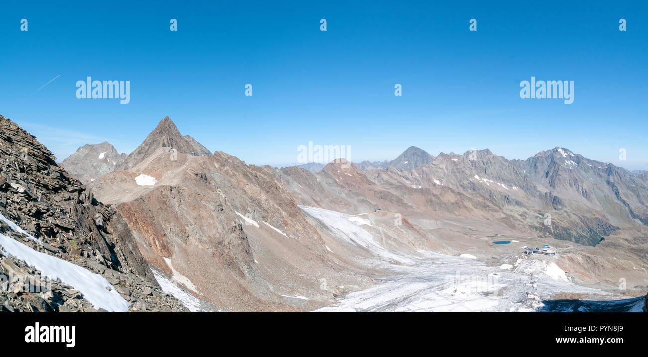 Il Stubaier Wildspitze è un 3,341-metro-alta montagna delle Alpi dello Stubai in stato austriaco del Tirolo. A nord-est del vertice si trovano due ghiacciai, th Foto Stock