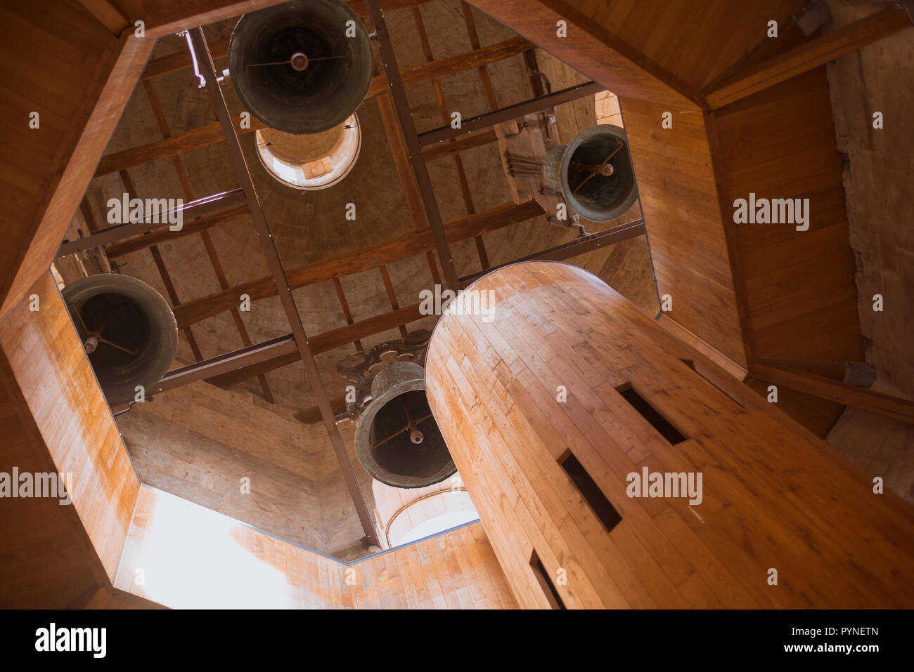Vista delle campane nel Clerecia torri. Salamanca, Castilla y Leon, Spagna, Europa Foto Stock