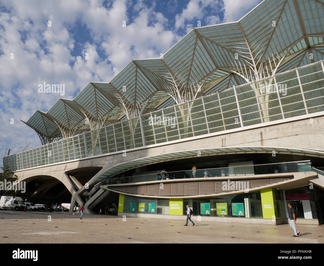 Gare do Oriente, o alternativamente, il Lisbona stazione Oriente è uno dei principali portoghese di trasporto intermodale mozzo, progettato da Santiago Calatrava Foto Stock