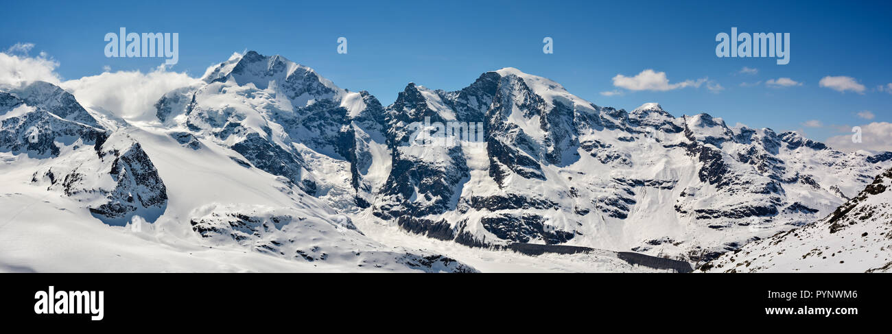 Il Piz Bernina e picchi di Morteratsch nelle Alpi Svizzere Foto Stock