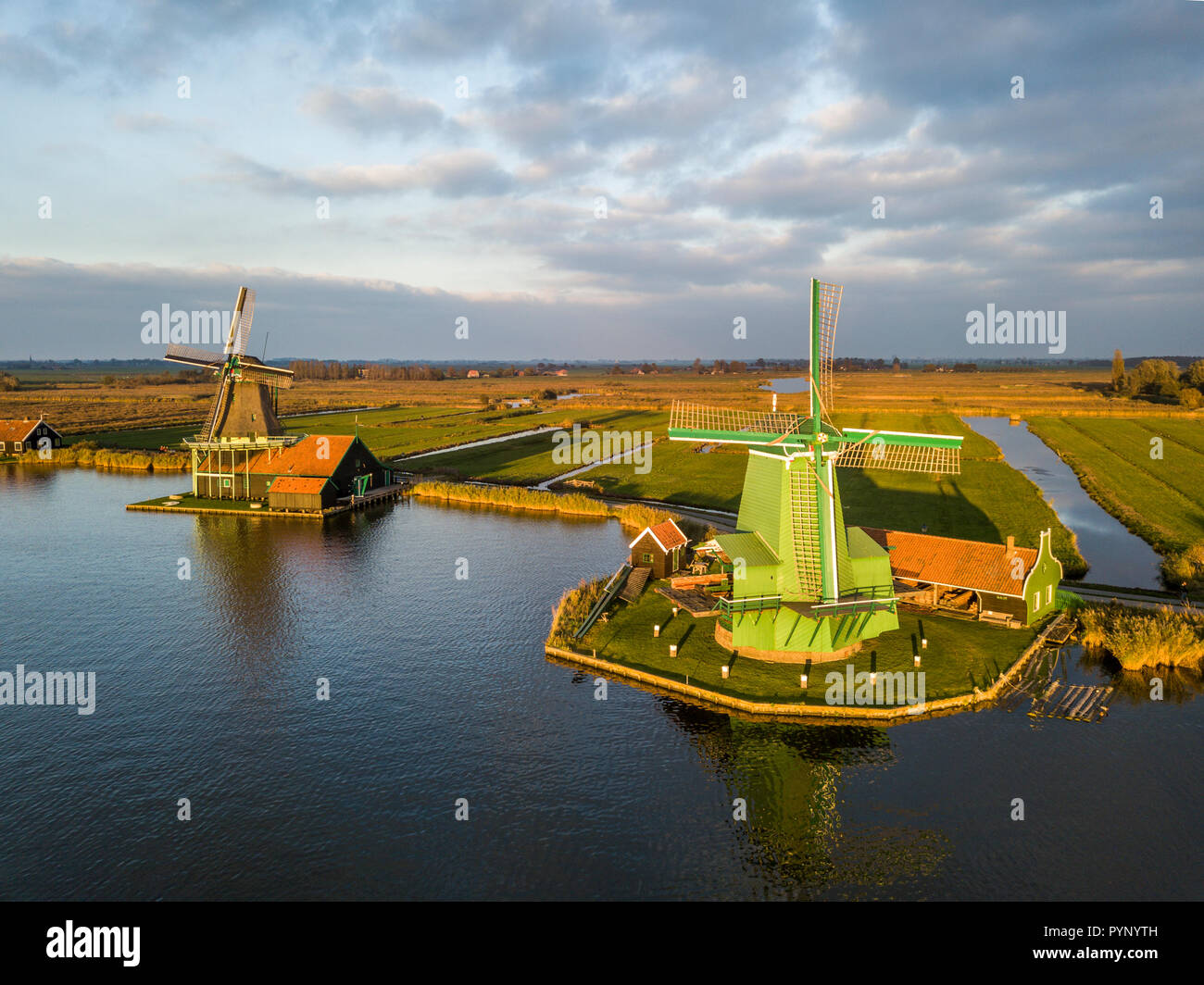 Ben conservato centro storico mulini a vento di Zaanse Schans vicino a Zaandam Foto Stock