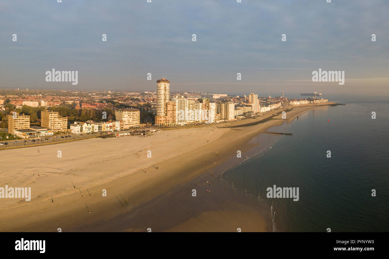 Vlissingen lungomare, la spiaggia e il litorale di grattacieli su sunset Foto Stock