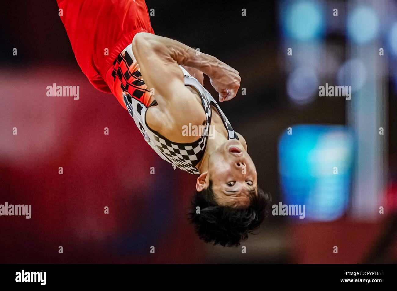 Doha in Qatar. 29 ottobre, 2018. Ottobre 29, 2018: Kazuma Kaya di Â Il Giappone durante il Vault, squadra finale per gli uomini presso il Dome aspirano a Doha, in Qatar, artistico FIG Gymnastics World Championships. Ulrik Pedersen/CSM Credito: Cal Sport Media/Alamy Live News Foto Stock