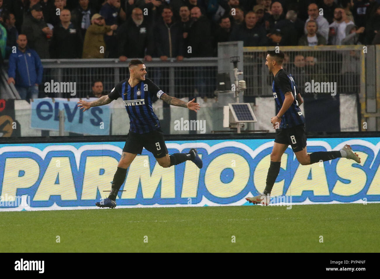 Roma, Italia. 29 ott 2018. Campionato Italiano di una partita di calcio SS Lazio - FC Internazionale allo stadio Olimpico in foto celebrazione obiettivo Mauro Icardi Credito: Antonio Balasco/Alamy Live News Foto Stock