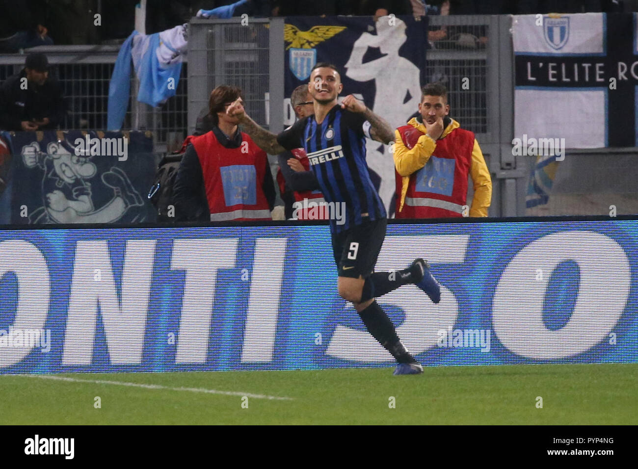Roma, Italia. 29 ott 2018. Campionato Italiano di una partita di calcio SS Lazio - FC Internazionale allo stadio Olimpico in foto celebrazione obiettivo Mauro Icardi Credito: Antonio Balasco/Alamy Live News Foto Stock