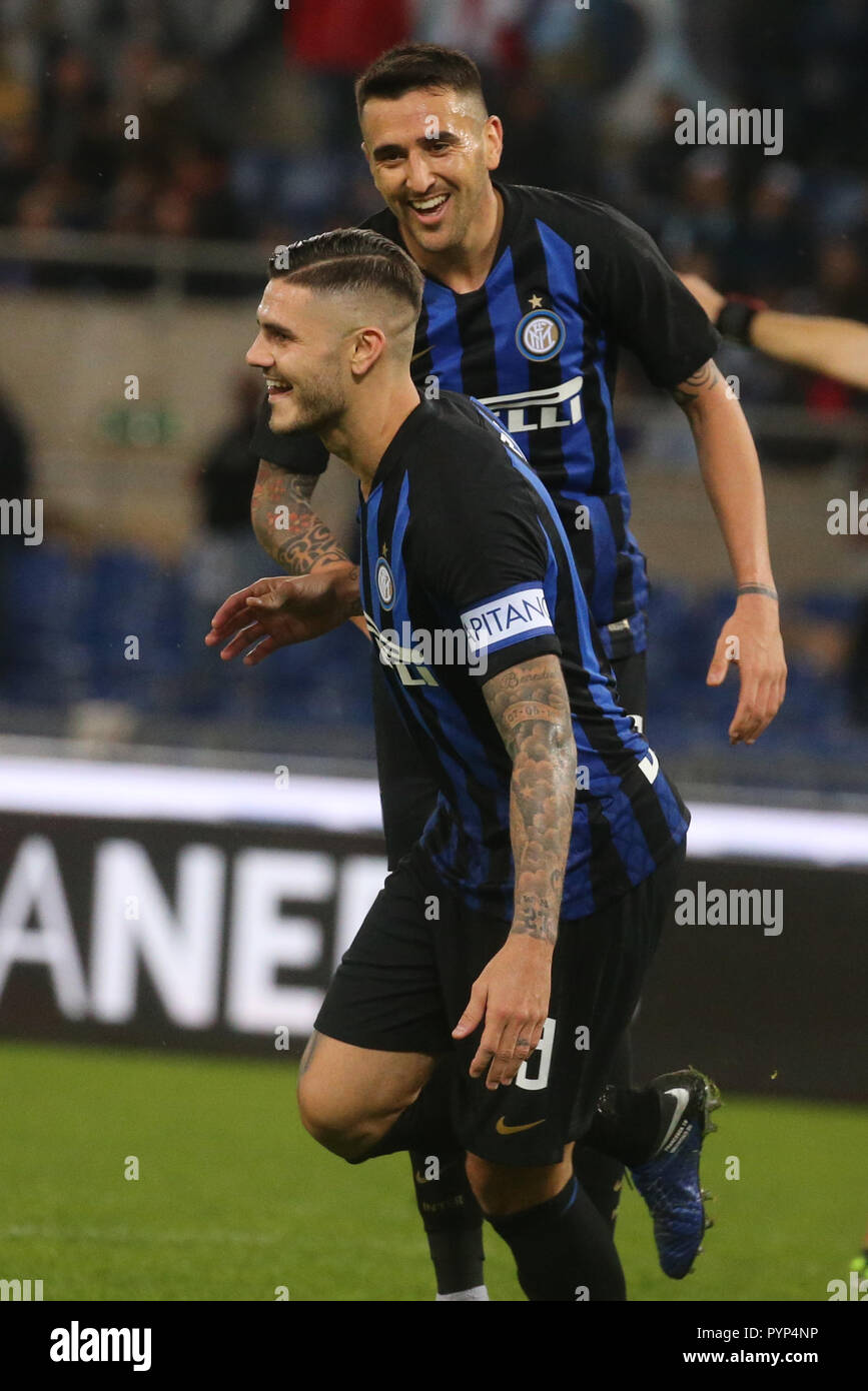 Roma, Italia. 29 ott 2018. Campionato Italiano di una partita di calcio SS Lazio - FC Internazionale allo stadio Olimpico in foto Celebratio obiettivo Mauro Icardi Credito: Antonio Balasco/Alamy Live News Foto Stock