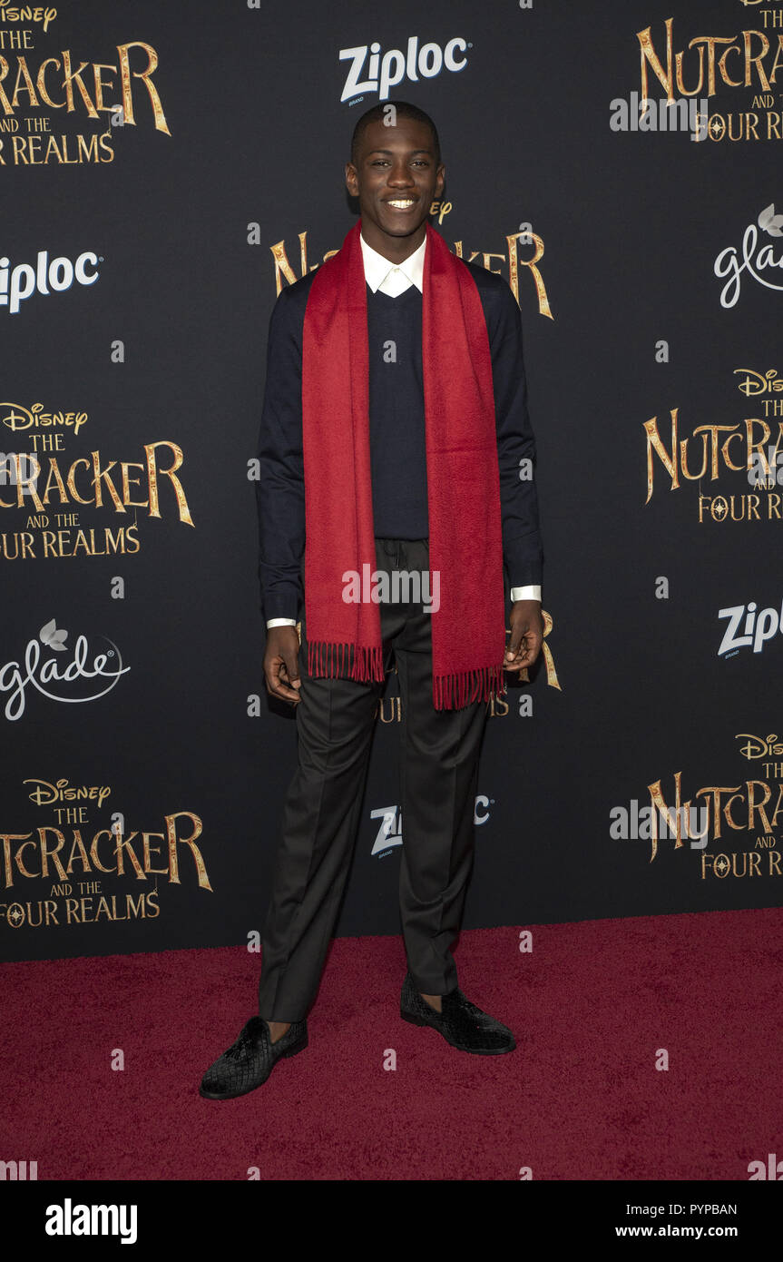 LOS ANGELES, CA - 29 ottobre: Jayden Fowora-Knight, alla premiere di Disney's "Schiaccianoci e i quattro regni" presso il Dolby Theatre di Los Angeles, la California il 29 ottobre 2018. Credito: Faye Sadou/MediaPunch Foto Stock