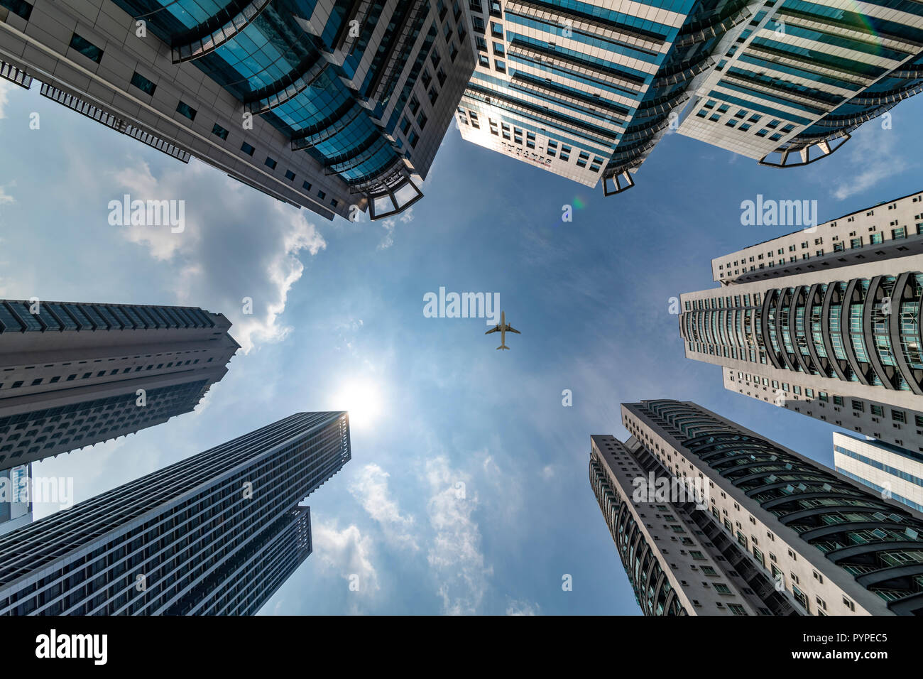 La vista dei grattacieli in una luminosa e vivace della luce del sole, della Malaysia Foto Stock