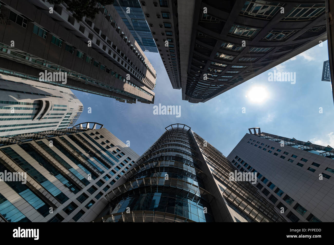 La vista dei grattacieli in una luminosa e vivace della luce del sole, della Malaysia Foto Stock