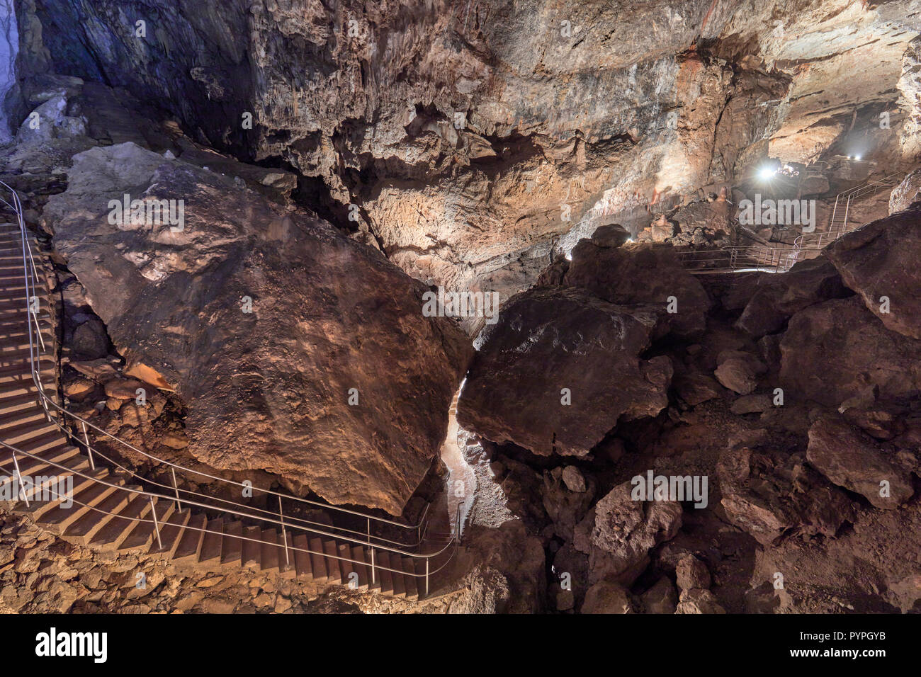 Bella metropolitana interno dell'Demanovska Grotta della libertà nelle montagne della Slovacchia, Europa Foto Stock