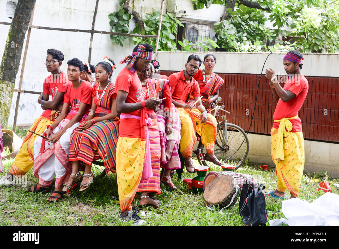 Giornata internazionale dei popoli indigeni nel mondo osservato il Bangladesh. Quest'anno la Giornata Internazionale osservanza si svolgerà mercoledì 9 agosto 2018. Il censimento primaria relazione del 2011 dà il numero di gruppi etnici ne del Bangladesh come 27. Il primo è Chakma, costituito da 444,748 persone mentre la Marma, il secondo più grande gruppo etnico confronta con 202,974 persone. Indigeni gruppi tribali in Bangladesh tenere un rally e discutendo daylong presso la centrale Shohid Minar, Dhaka, Bangladesh il 9 agosto 2018. (Foto di Bayazid Akter/Pacific Stampa) Foto Stock