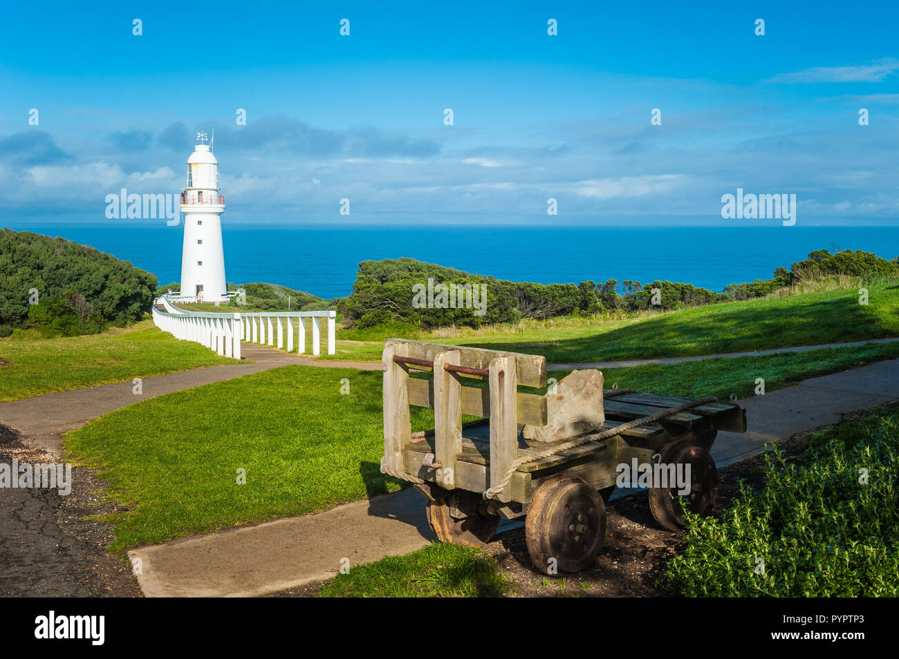 Bella e storica Cape Otway faro e il grande oceano meridionale seascape sulla Great Ocean Road. Foto Stock