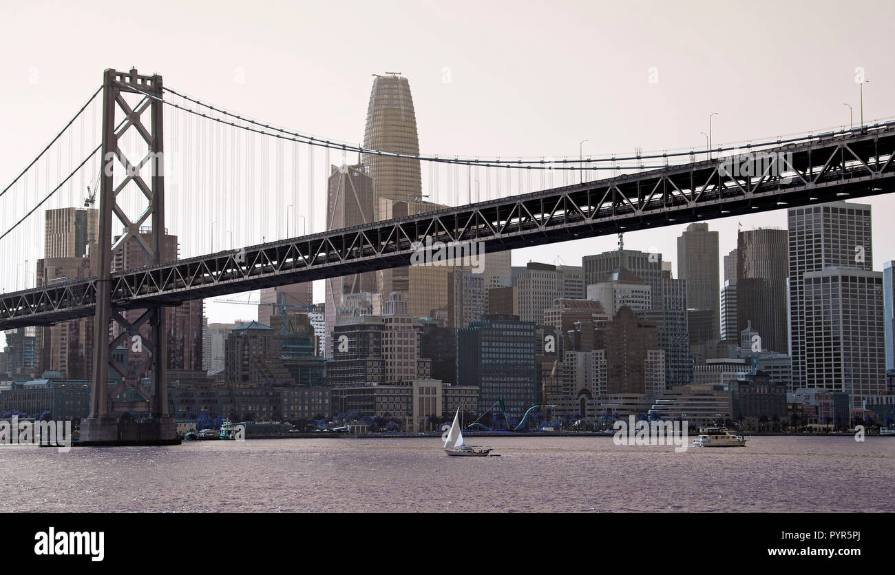 Il Bay Bridge e San Francisco Foto Stock