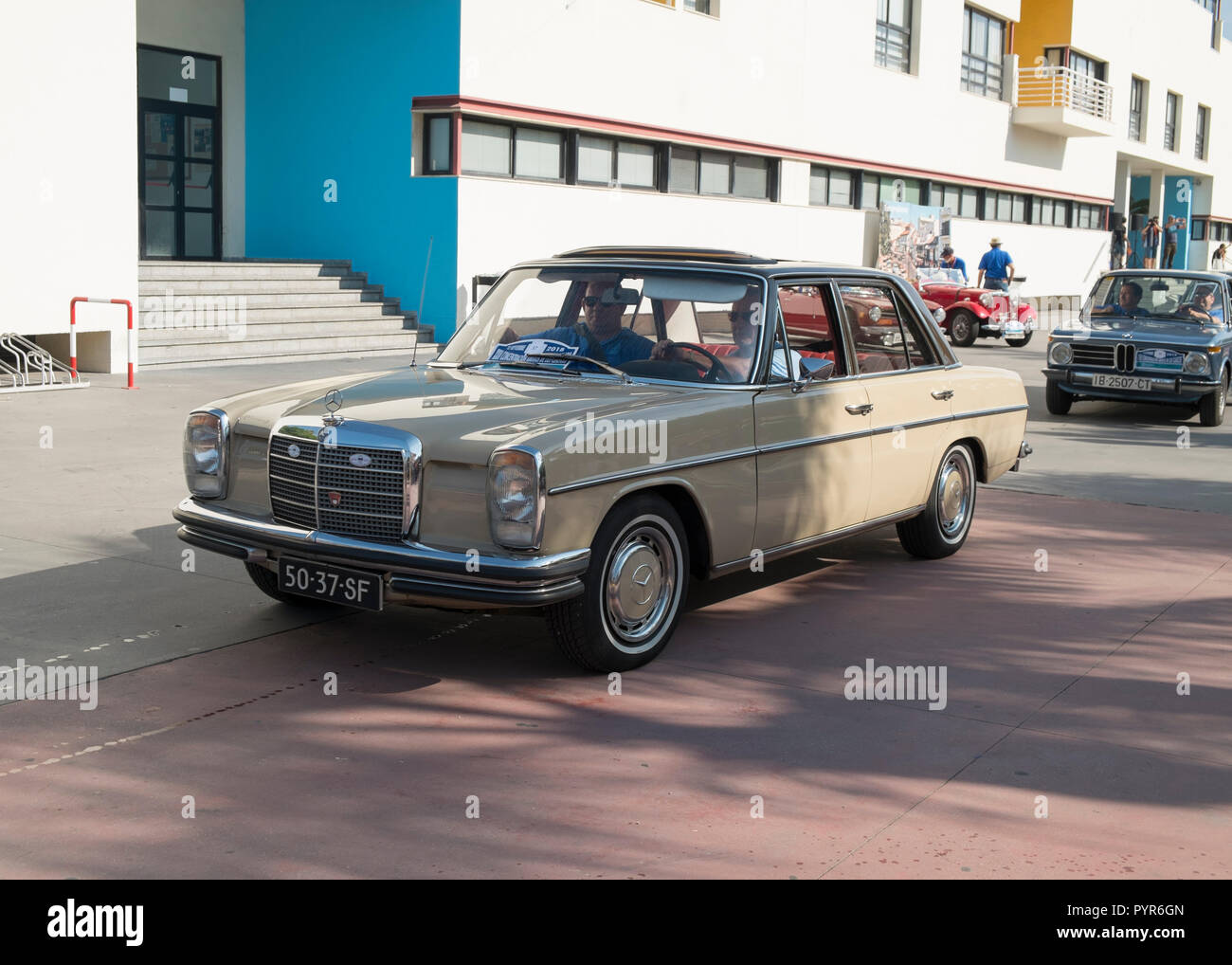 Mercedes W114 250 automatico. Classic Car Meeting in Torremolinos Málaga,  Spagna Foto stock - Alamy