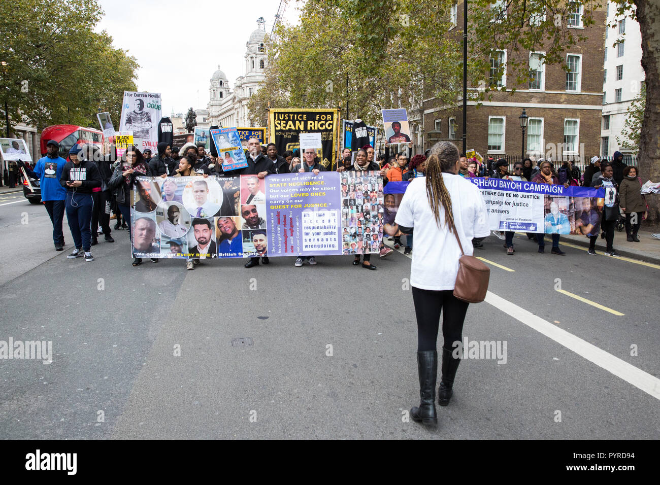 Londra, Regno Unito. 27 ottobre, 2018. Gli attivisti del Regno familiari e amici in campagna (UFFC) prendere parte al ventesimo processione annuale a Downing St Foto Stock