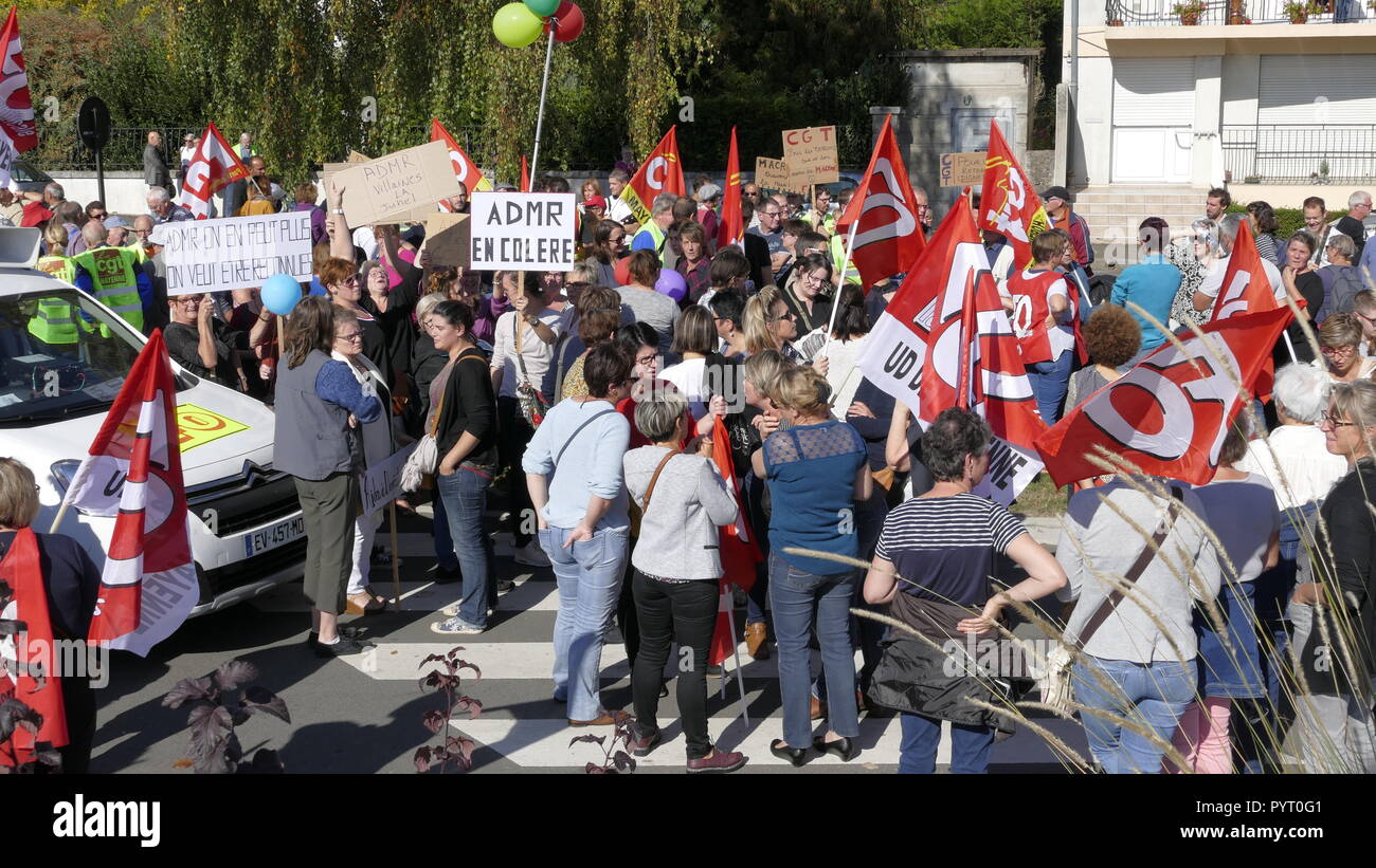 Dimostrazione di lavoratori per la difesa dei servizi di sanità pubblica, Ottobre 9, 2018 Mayenne città (dipartimento Mayenne, Pays de la Loire, Fr). Foto Stock