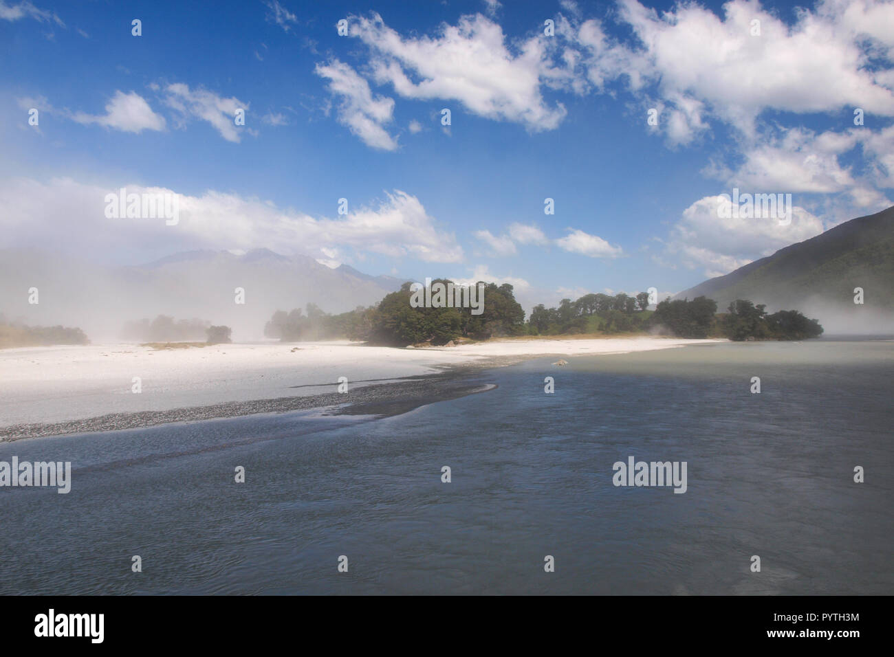 Nebbia di mare sul lago Wakatipu, Queenstown, New Zealand Nuova Zelanda Foto Stock