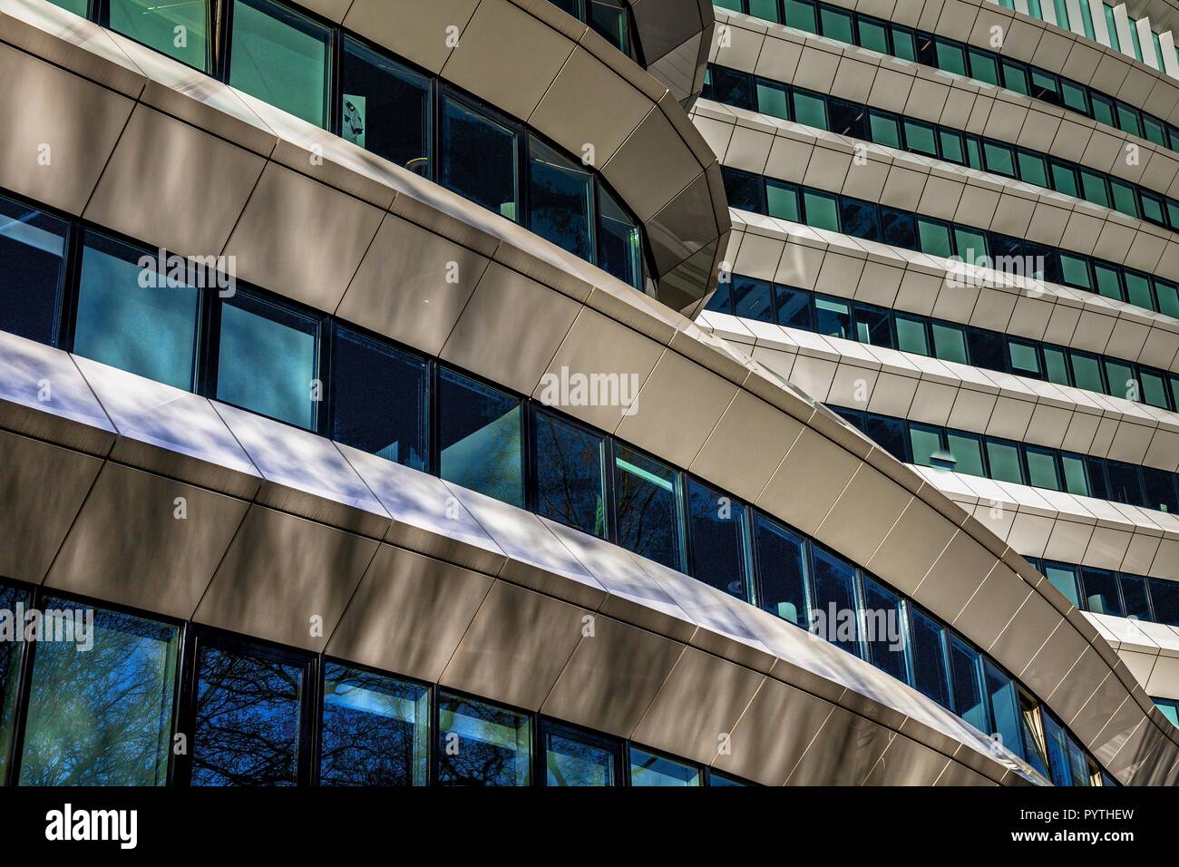 Design organico dettagli architettonici di un moderno edificio di uffici nei Paesi Bassi Foto Stock