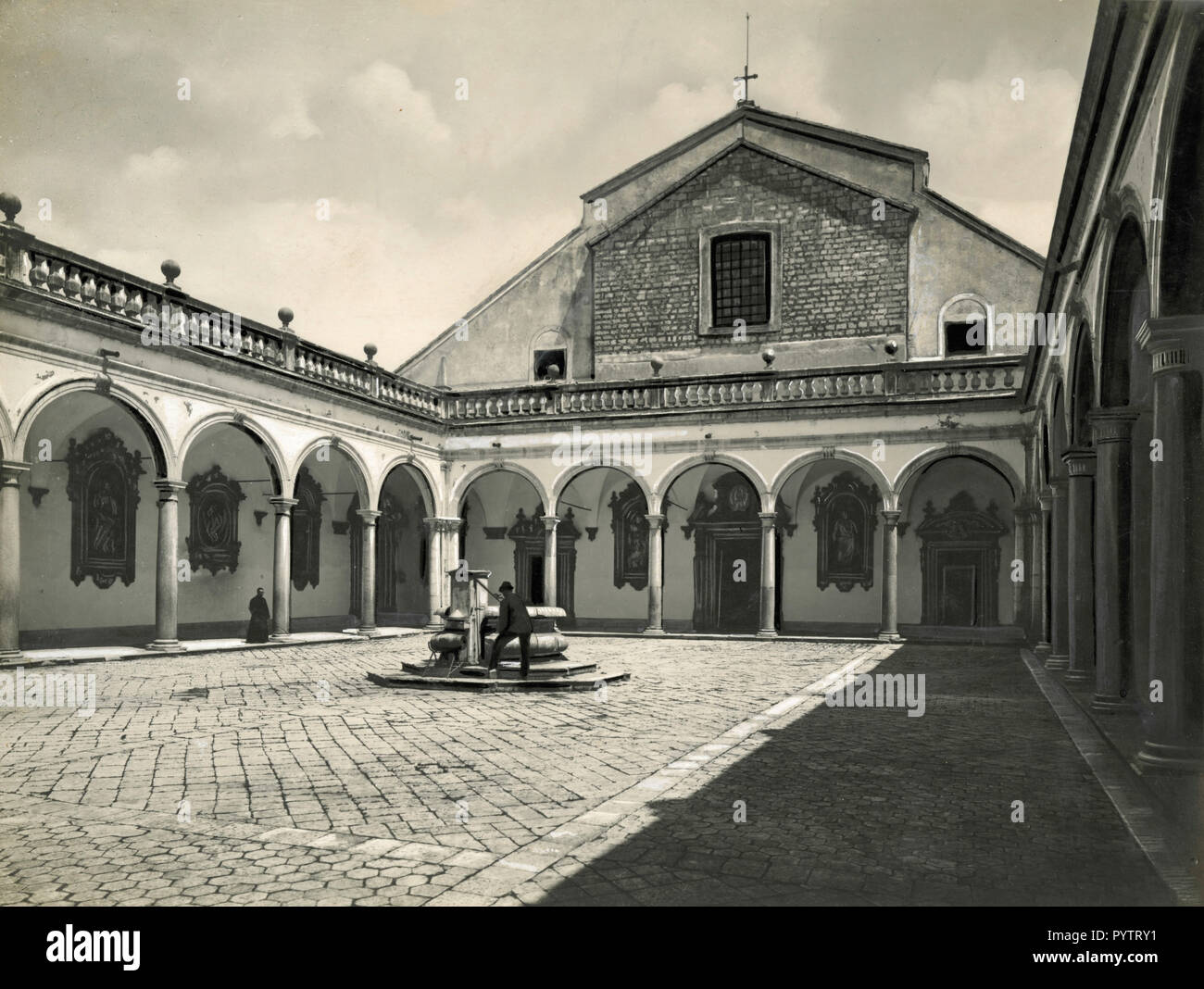 Chiostro dell Abbazia di Montecassino, Italia 1920s Foto Stock