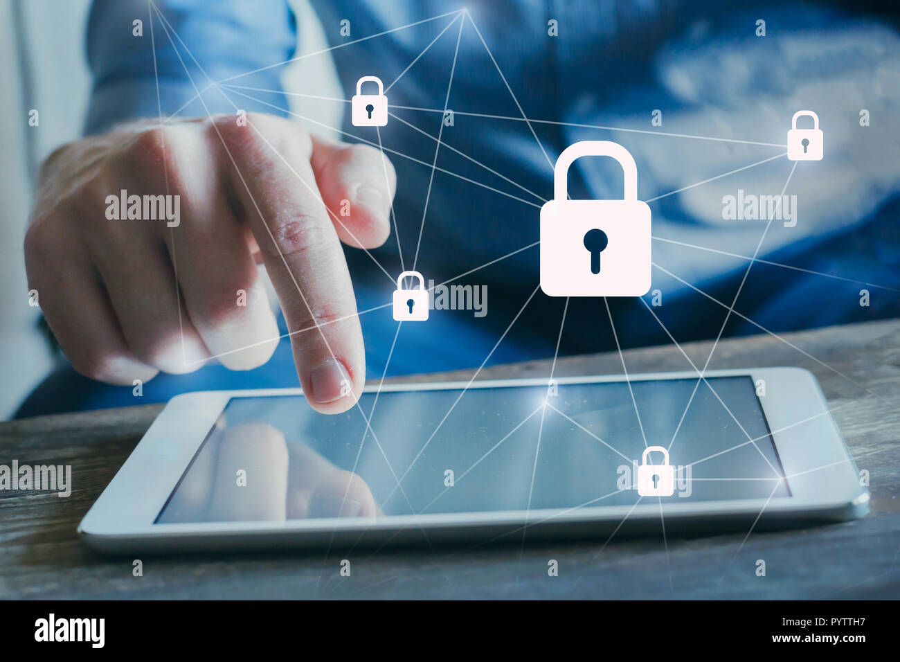 Protezione dei dati e sicurezza informatica, rete internet con lucchetti, cyber security Foto Stock Protezione dei dati e sicurezza informatica, rete internet con lucchetti, cyber security Foto Stock