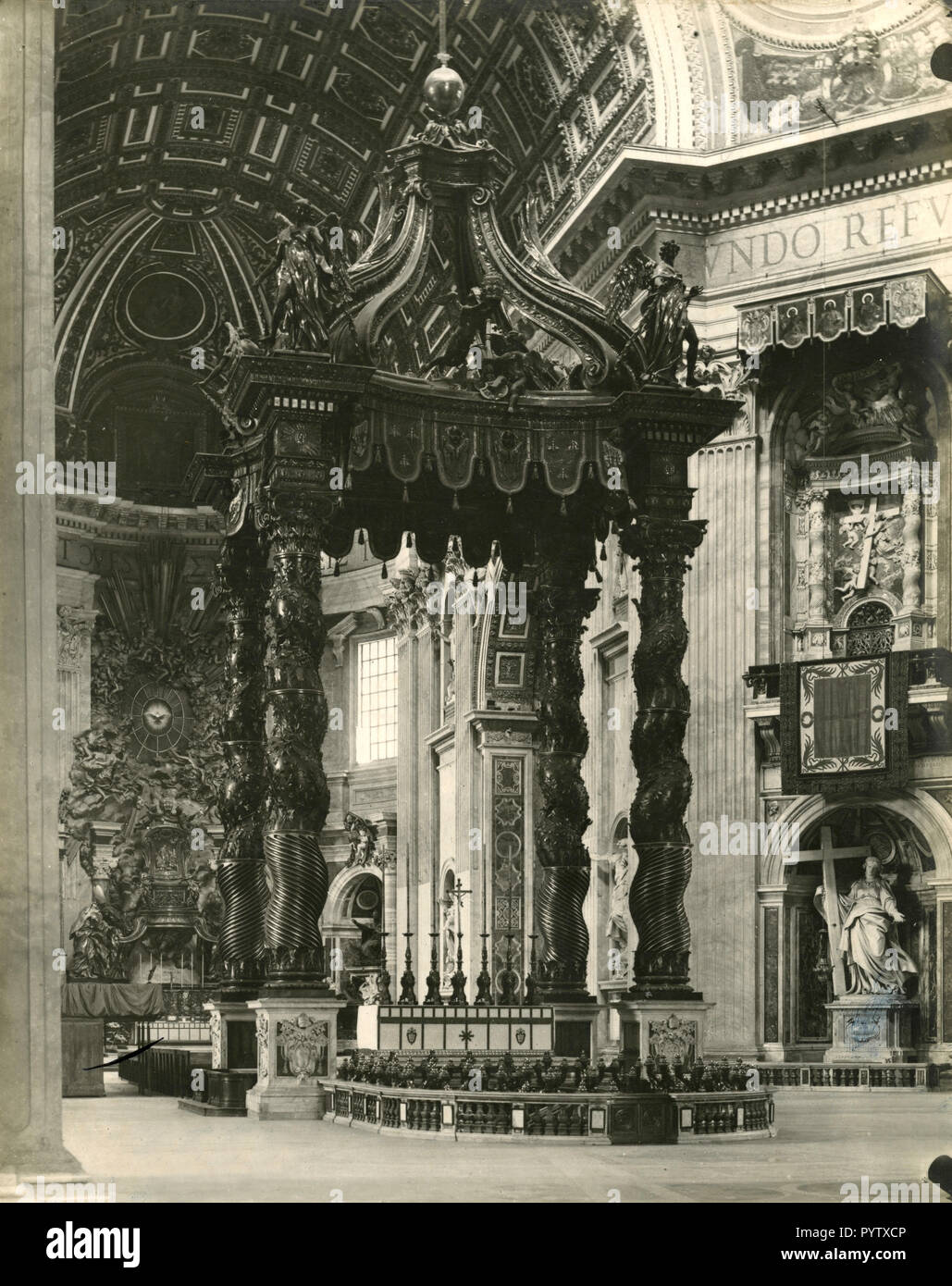 L'Altare della Confessione, dal Bernini, Basilica di San Pietro, Roma, Italia 1930 Foto Stock