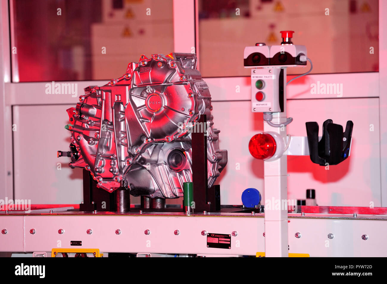 Walbrzych, Polonia. Il 30 ottobre, 2018. Walbrzych, Polonia, Toyota apertura di una nuova linea di produzione di trazione ibrida in Polonia. Credito: Kazimierz Jurewicz/Alamy Live News Foto Stock