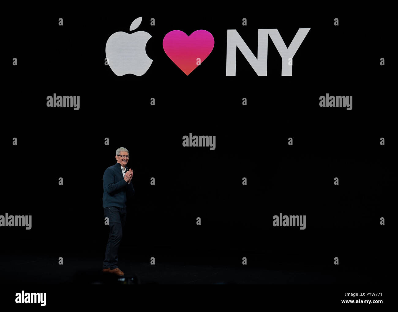 New York, Stati Uniti d'America. 30 ott 2018. CEO Apple Tim Cook parla durante un lancio Apple event di Brooklyn, New York, Stati Uniti, su Ott. 30, 2018. Credito: Xinhua/Alamy Live News Credito: Xinhua/Alamy Live News Foto Stock