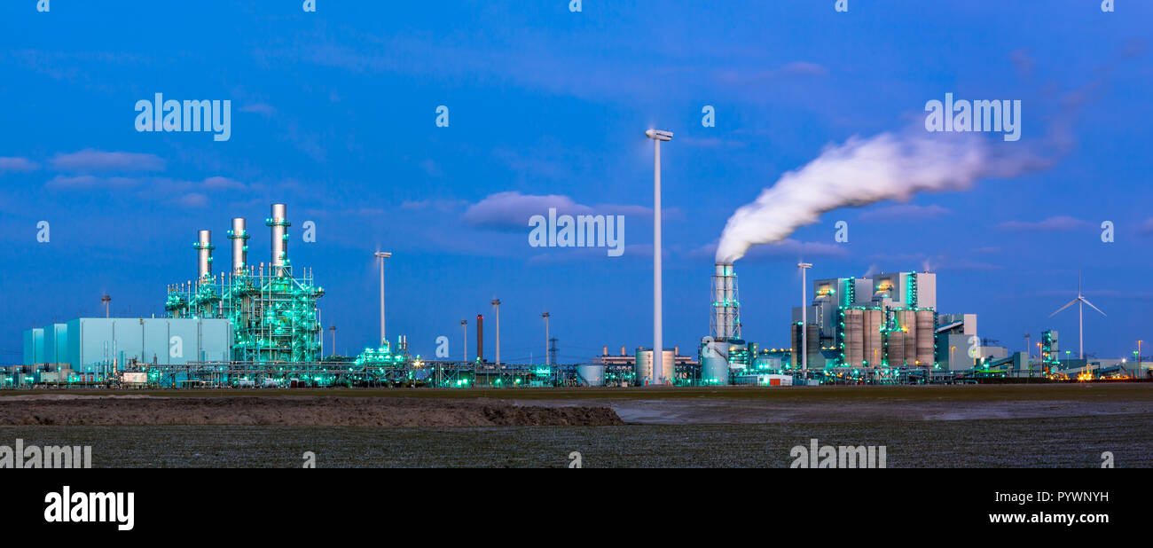 Panorama di centrali elettriche e altre pesanti industria chimica in Europa Foto Stock