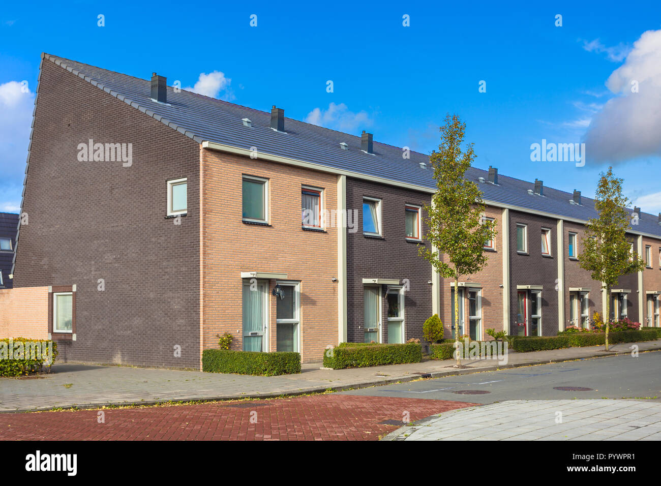 Moderno di color terra classe media case di città in Paesi Bassi, Europa Foto Stock Moderno di color terra classe media case di città in Paesi Bassi, Europa Foto Stock