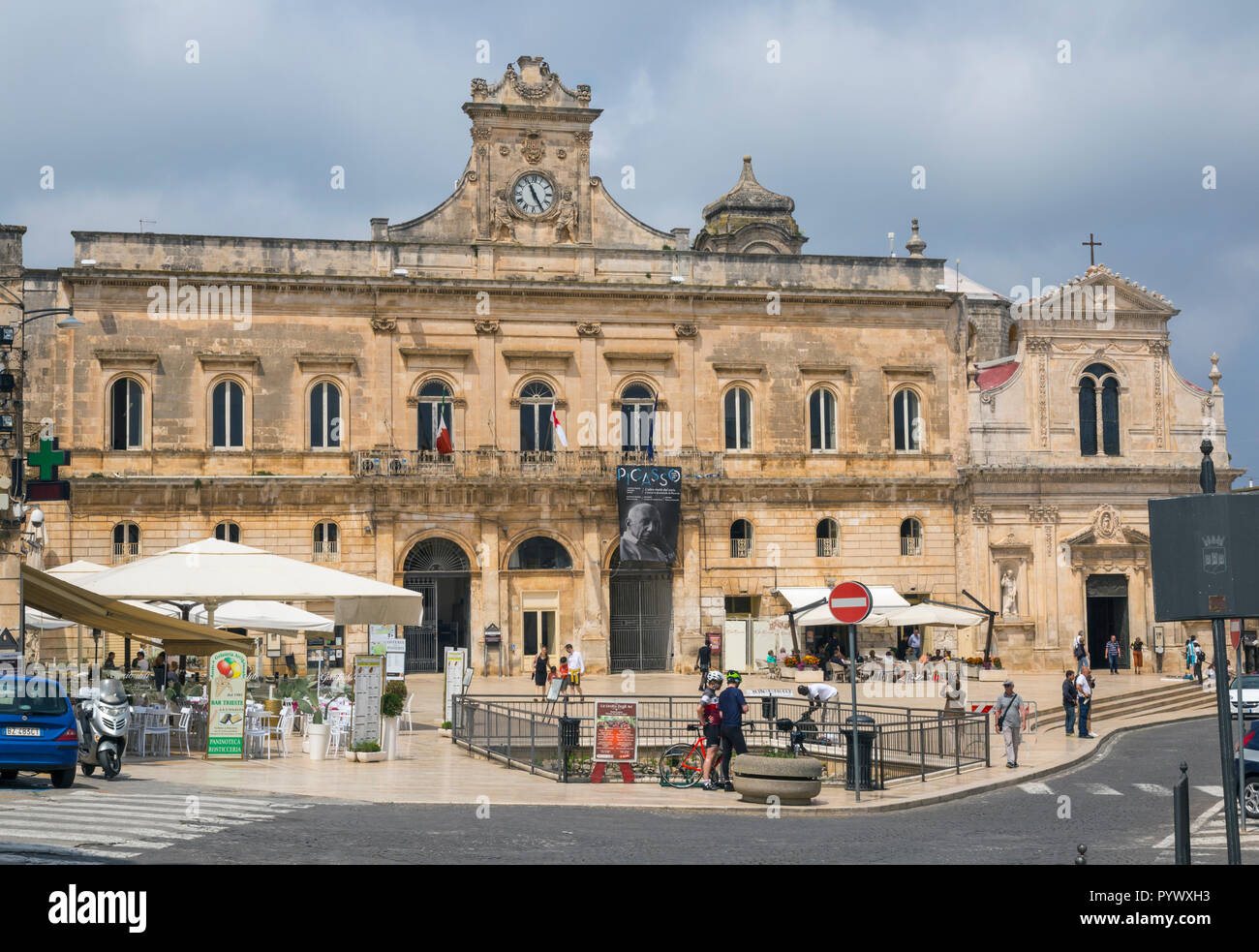 La città di Ostuni piazza principale. Foto Stock