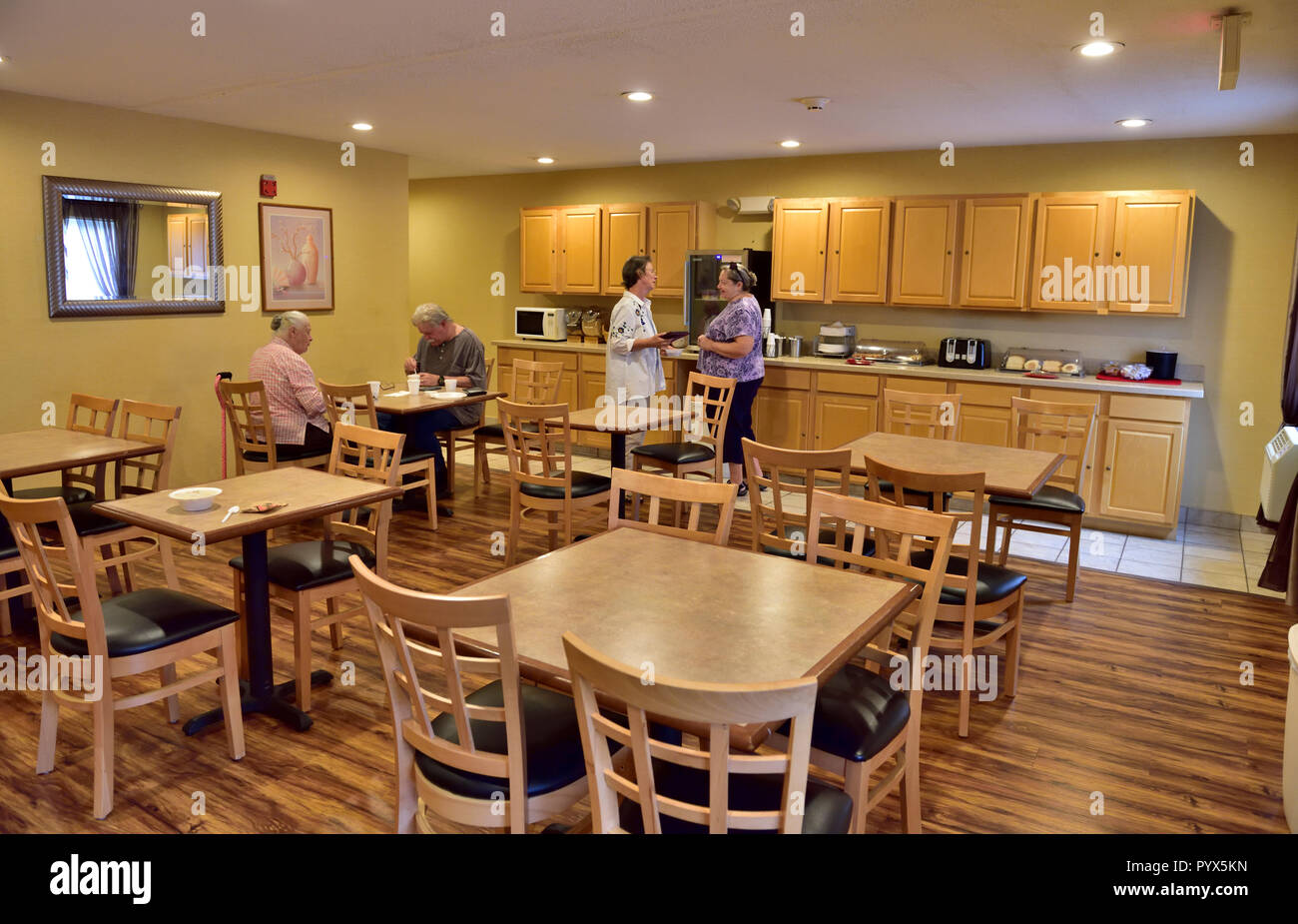 All'interno della prima colazione sala da pranzo di American Econo Lodge Motel, hotel, al dipinto Post periferia di Corning NY, STATI UNITI D'AMERICA Foto Stock