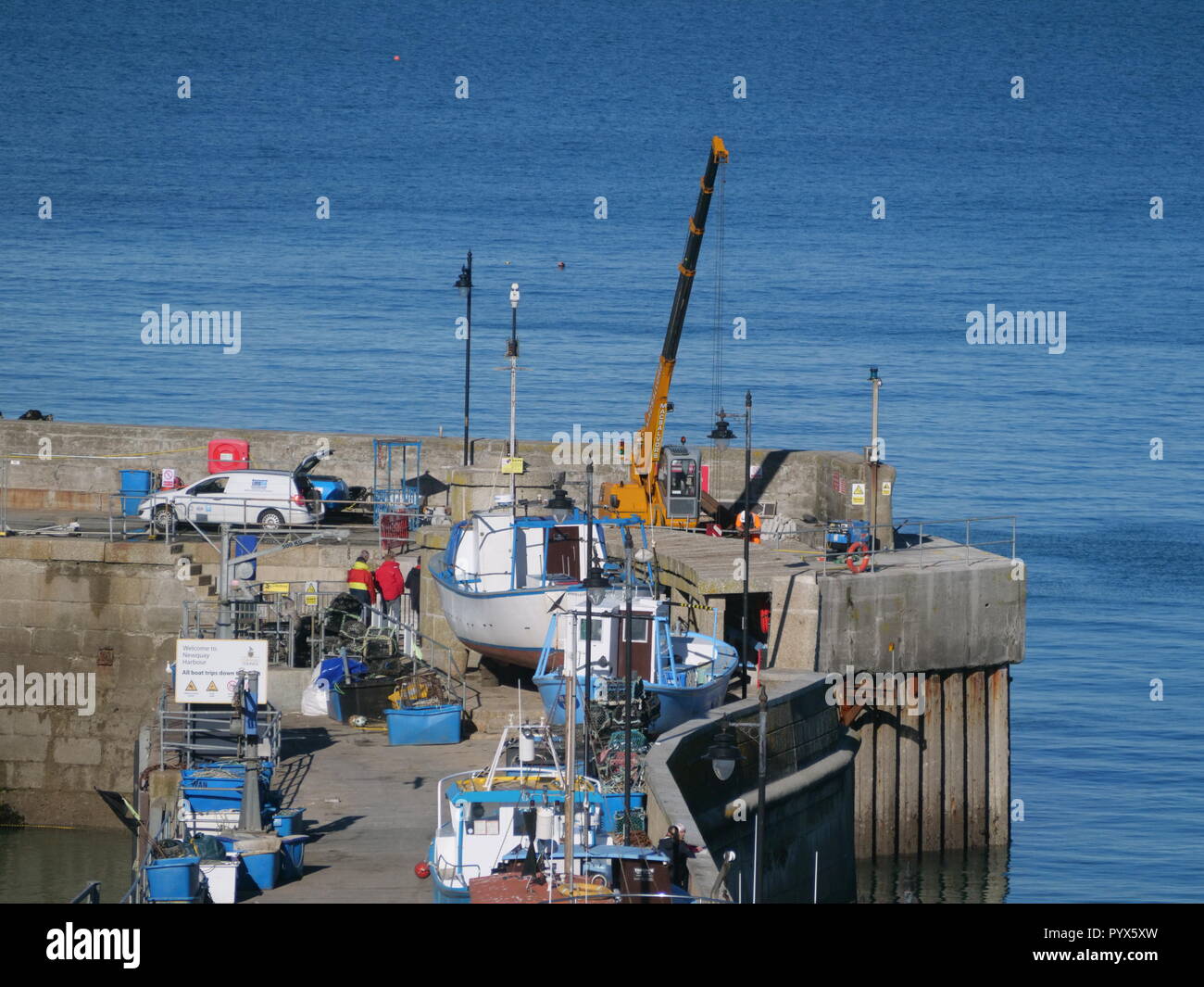 South Quay Harbour riparazioni a parete. Newquay, 30th, ottobre 2018, Robert Taylor/Alamy Live News. Newquay, Cornwall, Regno Unito. Foto Stock